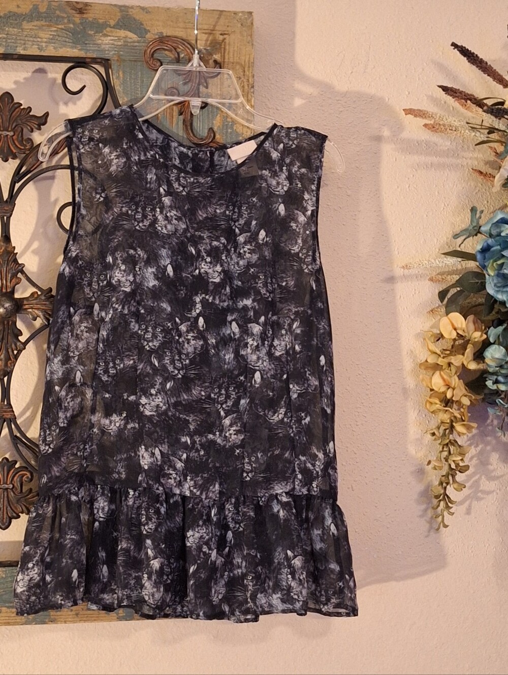 🔥🔥CLEARANCE ITEM Cat Face H&M Black & White  Print Ruffle Hem Tank Top. Size 4